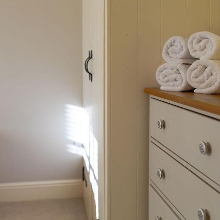 Jasmine Cottage - 2 Bedroom In Heart Of Bourton! المظهر الخارجي الصورة