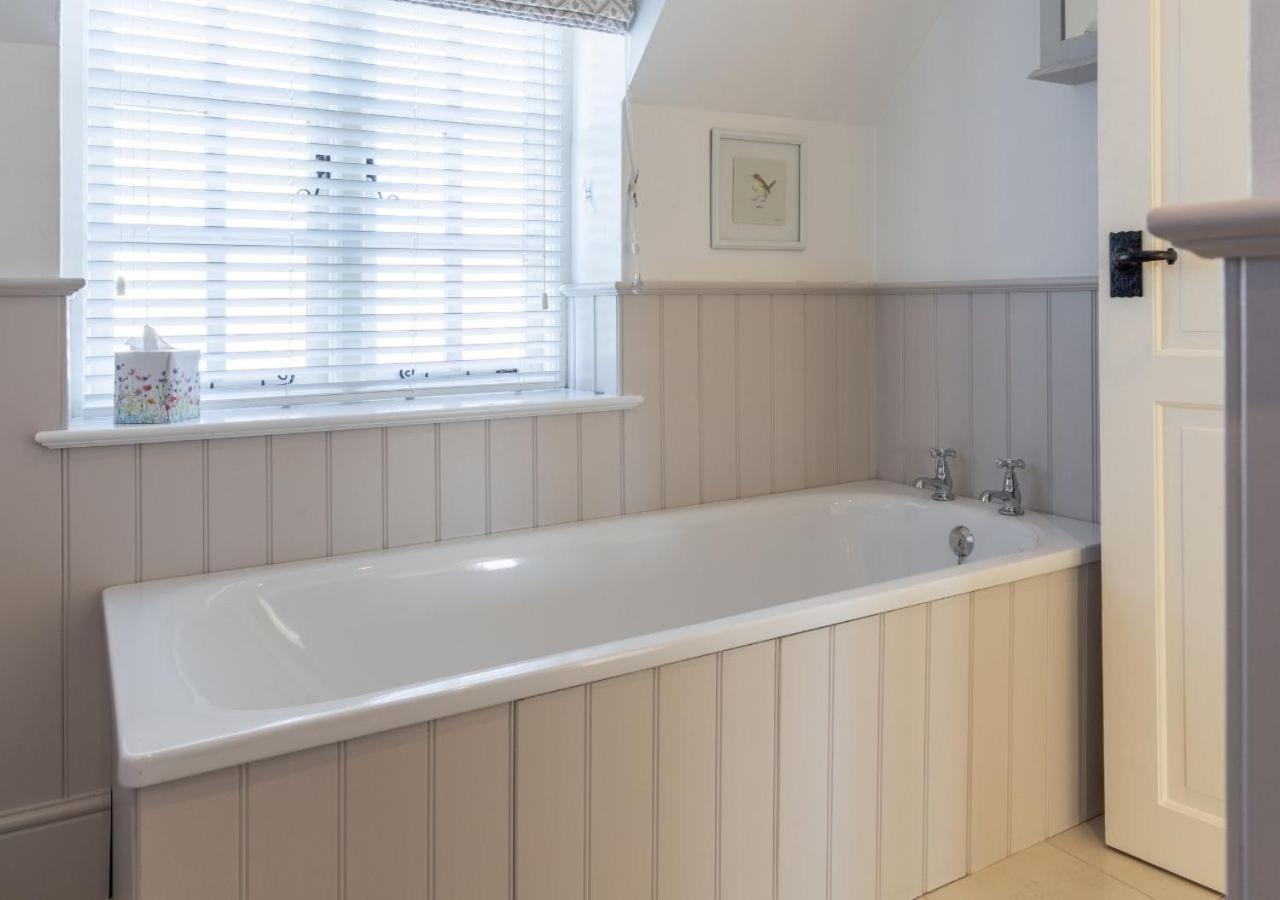 Jasmine Cottage - 2 Bedroom In Heart Of Bourton! المظهر الخارجي الصورة