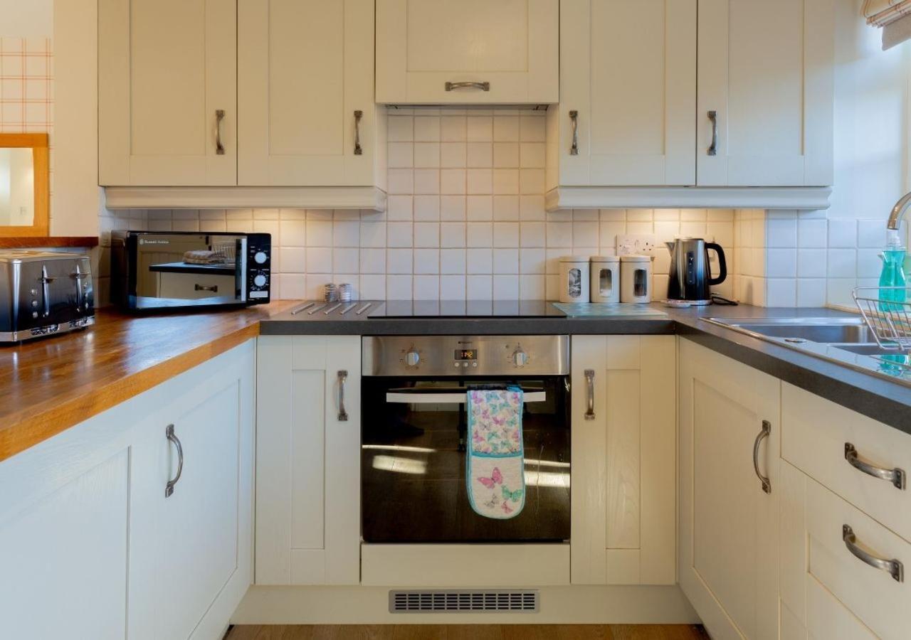 Jasmine Cottage - 2 Bedroom In Heart Of Bourton! المظهر الخارجي الصورة