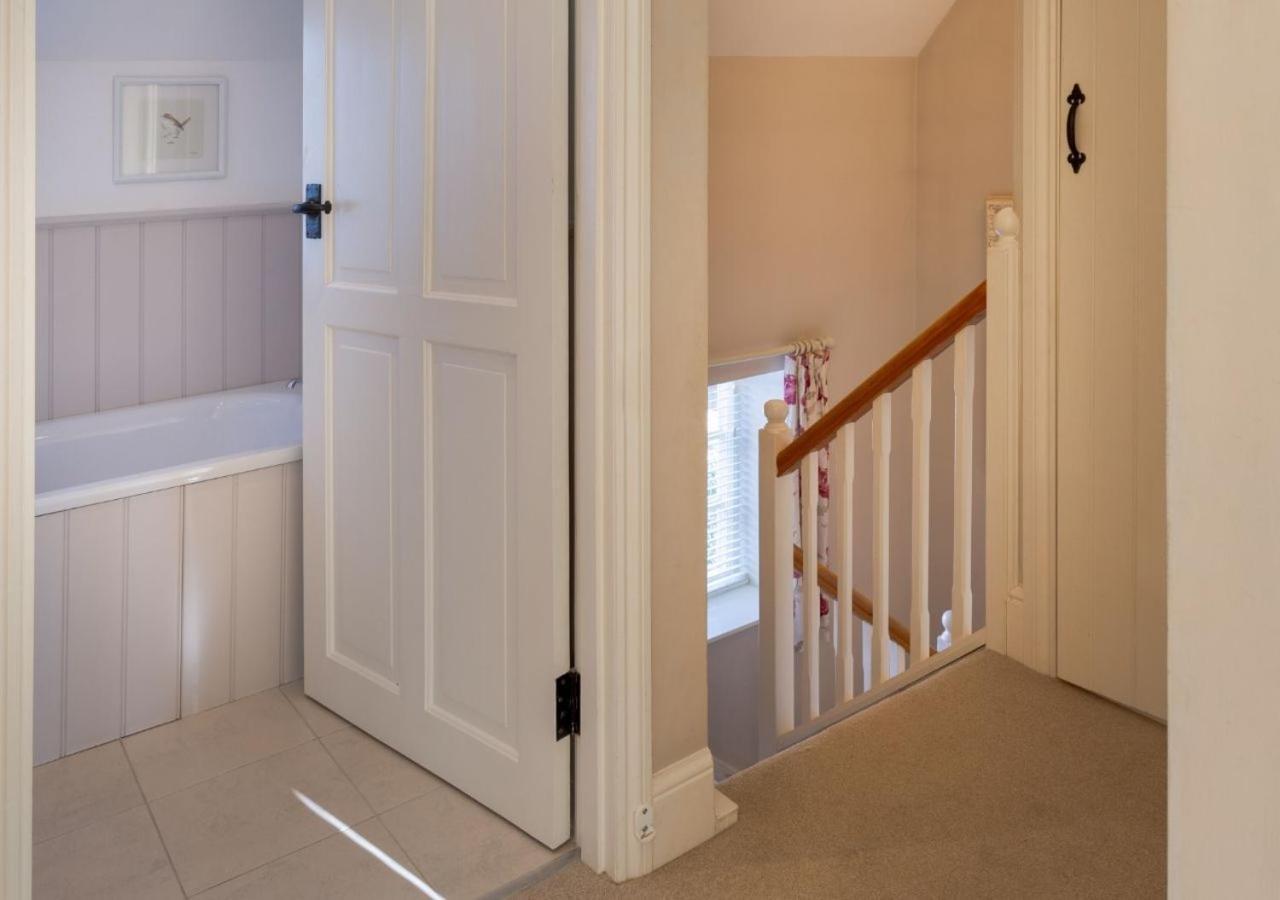 Jasmine Cottage - 2 Bedroom In Heart Of Bourton! المظهر الخارجي الصورة