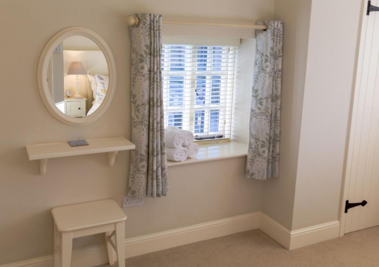Jasmine Cottage - 2 Bedroom In Heart Of Bourton! المظهر الخارجي الصورة
