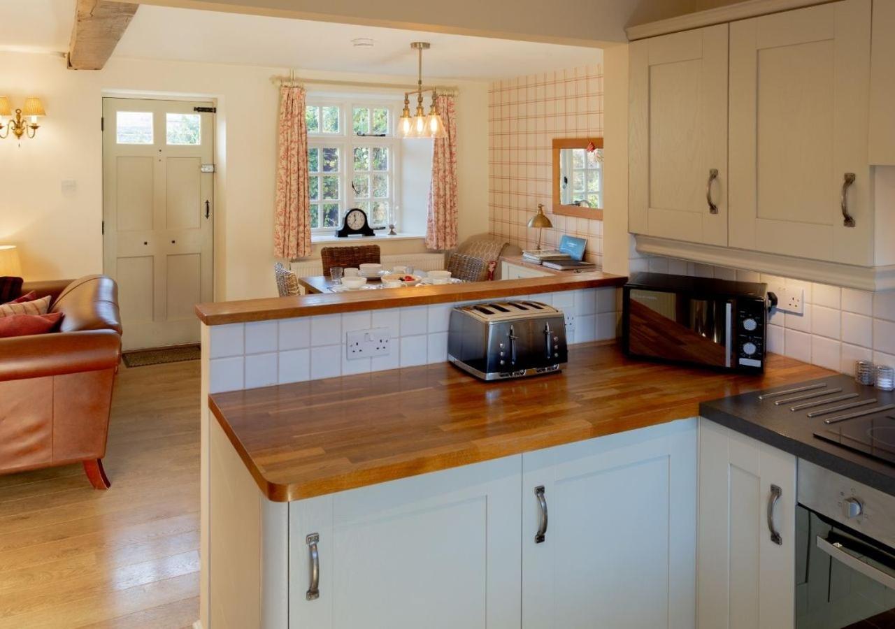Jasmine Cottage - 2 Bedroom In Heart Of Bourton! المظهر الخارجي الصورة