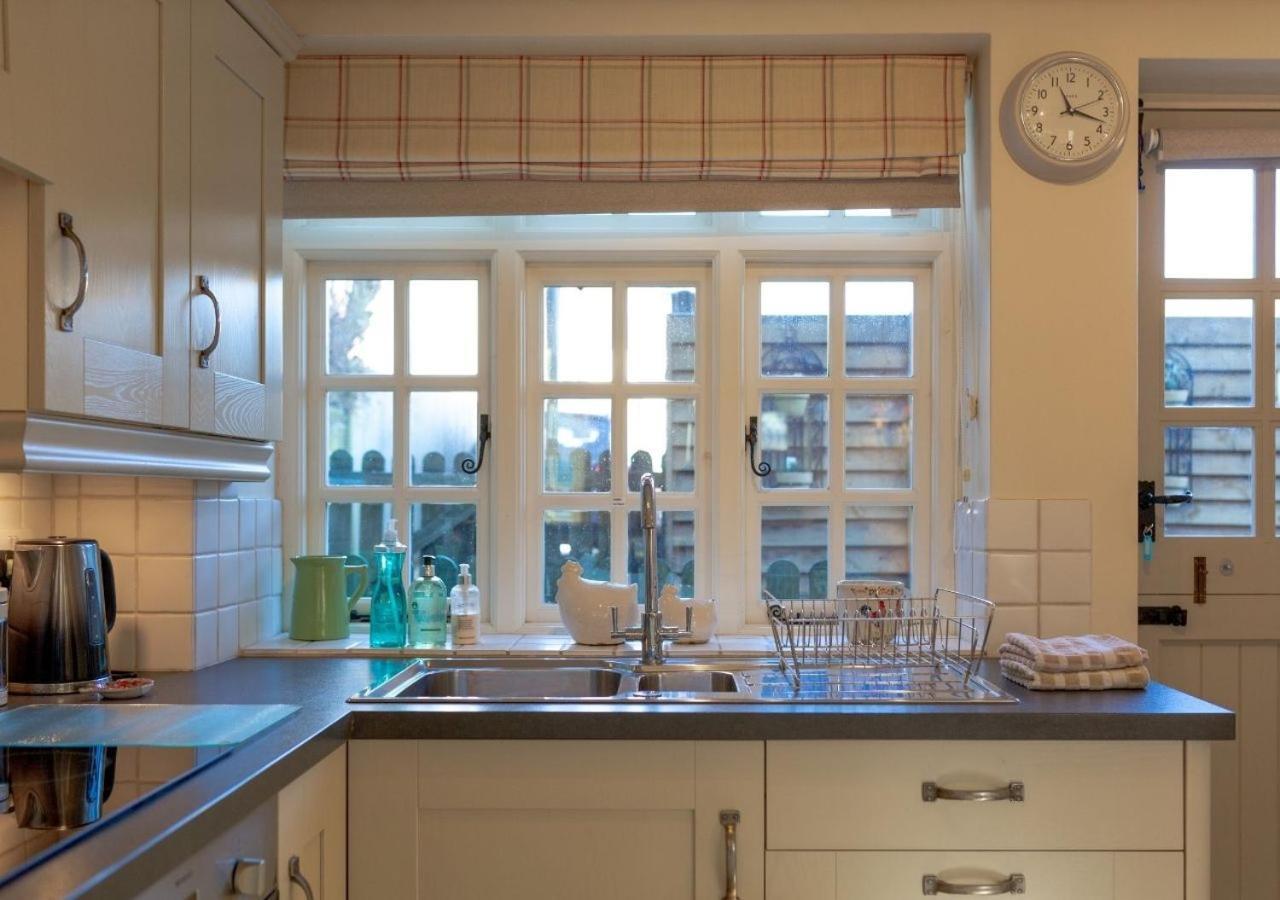 Jasmine Cottage - 2 Bedroom In Heart Of Bourton! المظهر الخارجي الصورة