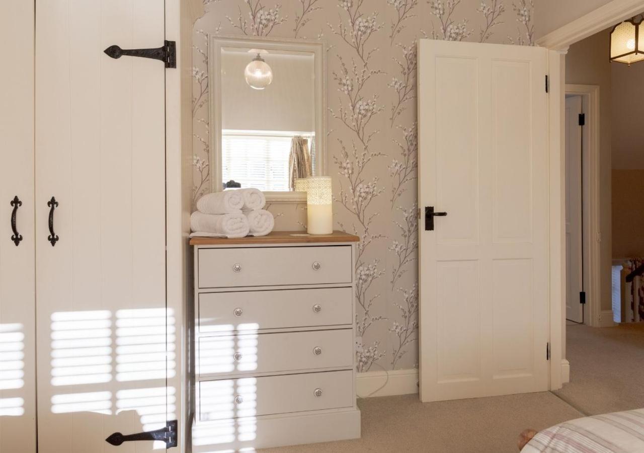 Jasmine Cottage - 2 Bedroom In Heart Of Bourton! المظهر الخارجي الصورة